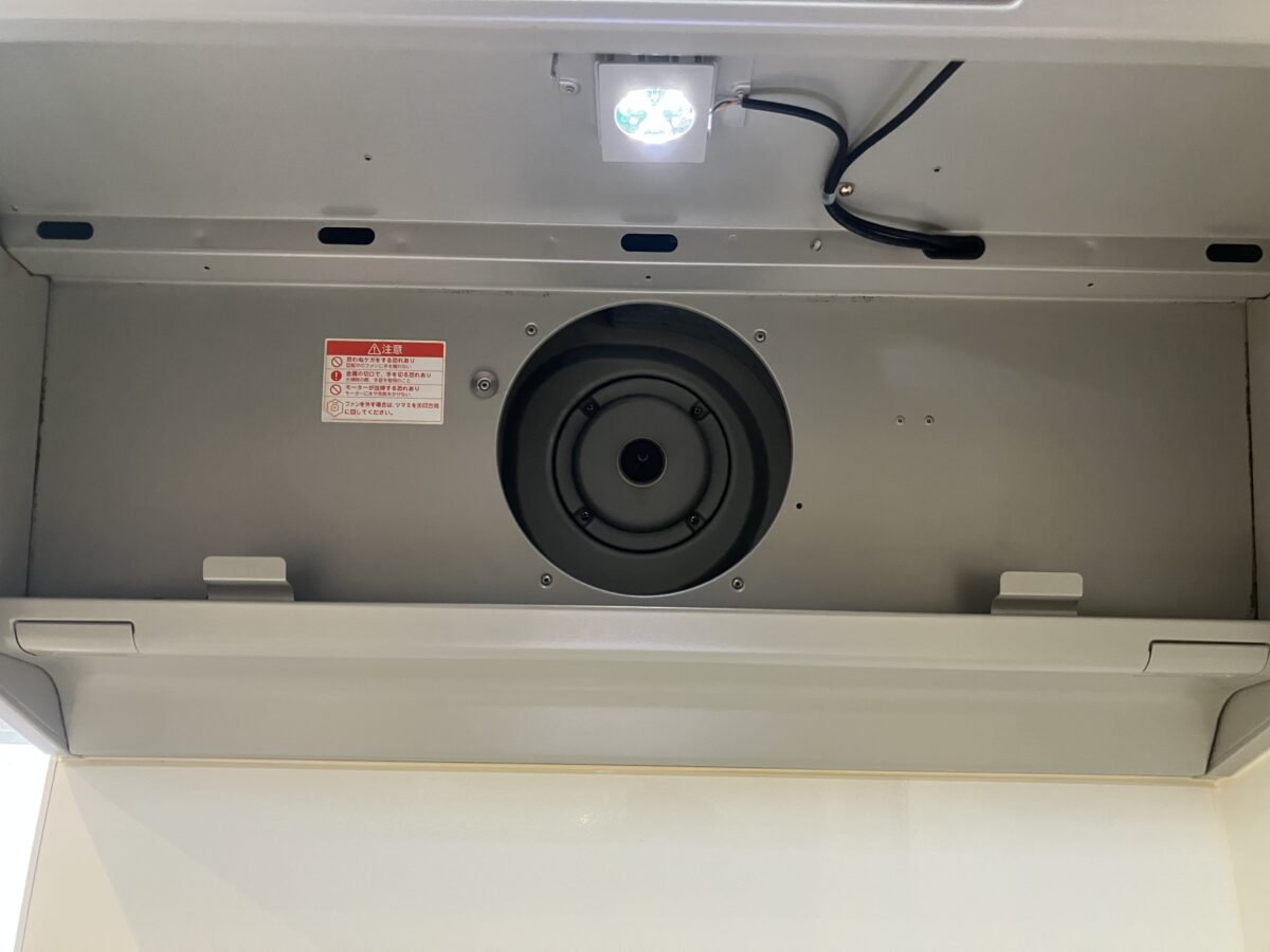 戸建レンジフード、キッチン清掃の様子